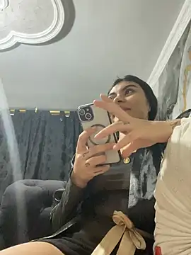 eimmy  skinny online show from April 19, 2:11 am