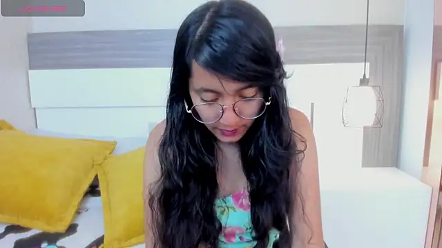 Emilyblussh online show from February 21, 1:12 pm