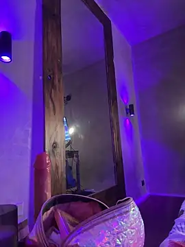 Kinsleybrown online show from March 6, 4:35 pm