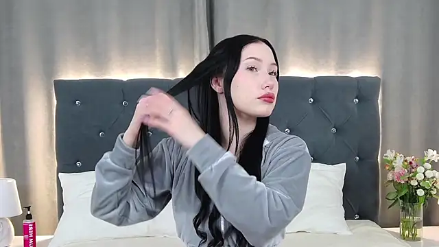 VikkyVonn online show from April 10, 10:43 am