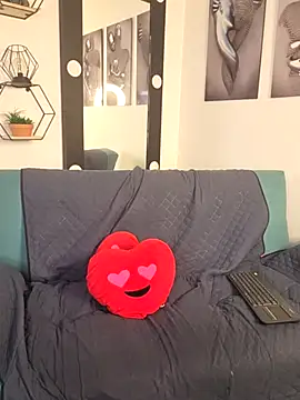 Natt honey online show from June 21, 2:04 am