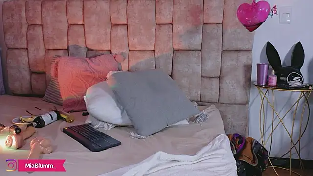 MiiaBlumm  online show from March 23, 9:21 pm