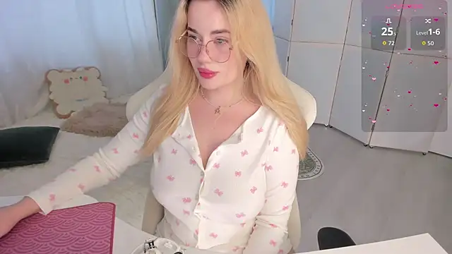 Lunar Whisper online show from April 27, 3:20 pm