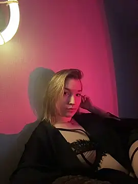 EmmaTurners online show from April 24, 6:11 pm