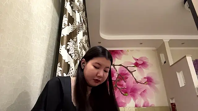 MaeRaads online show from February 26, 6:51 pm