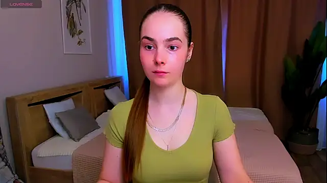 Maddy Wood  online show from March 26, 3:14 pm