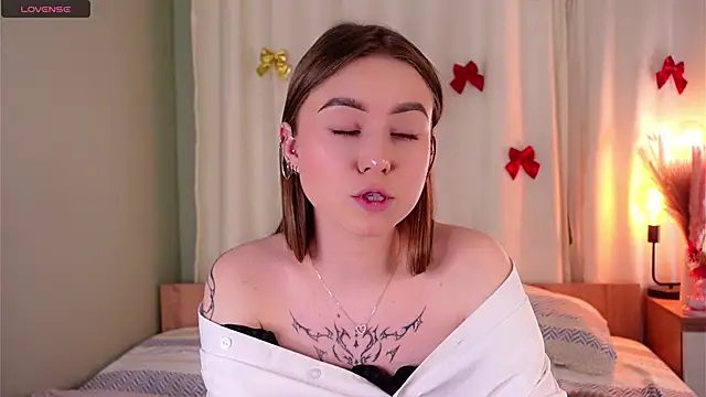 LorileeRuetz online show from March 5, 1:07 pm