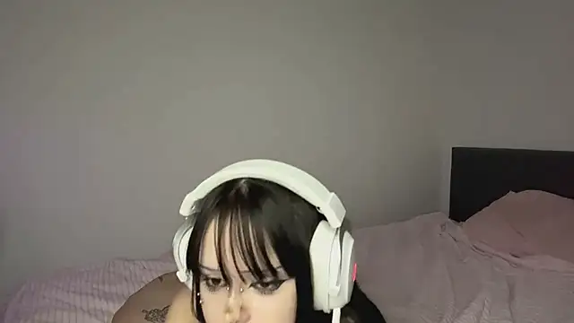 Luna Sohotti online show from April 18, 7:58 pm