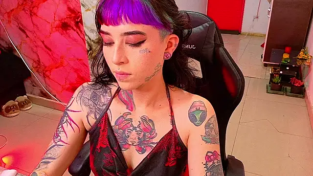 nova kitttyy online show from March 30, 7:13 pm