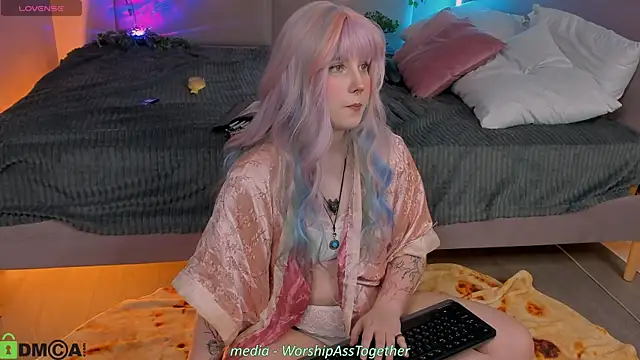 candy yeah online show from April 18, 5:26 pm