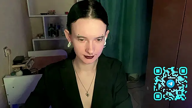 MabelDefina online show from April 18, 1:02 pm