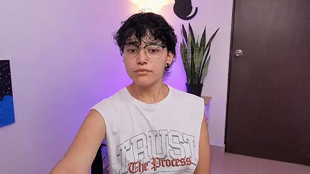 jeroharper  online show from April 15, 9:26 pm