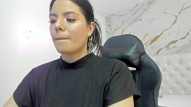 Evelin  thompsson online show from March 25, 3:45 am