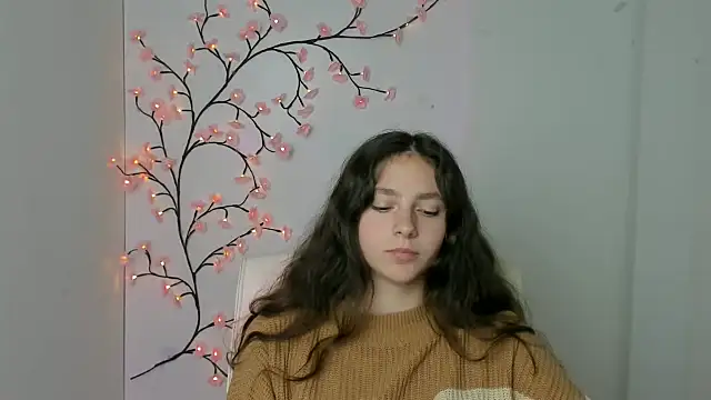 KissMeJulia online show from May 17, 10:36 am