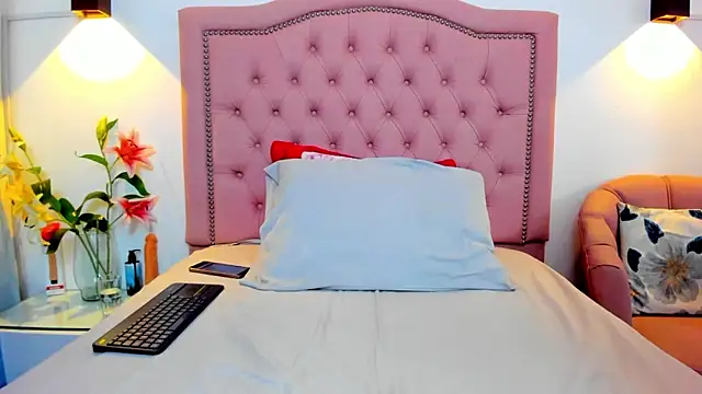 Paulynavera online show from April 16, 1:33 pm