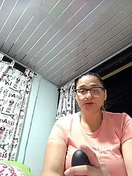 pareja latina2214 online show from March 21, 3:55 am