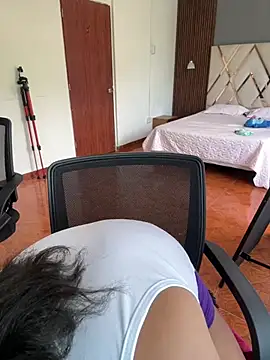 kali rousse online show from April 4, 1:43 pm