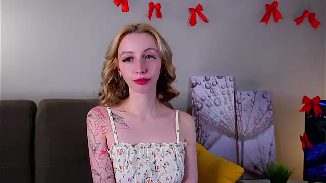 Snapshot of EugeniaEarl chatting on February 25, 12:04 pm EugeniaEarl online show from February 25, 12:04 pm