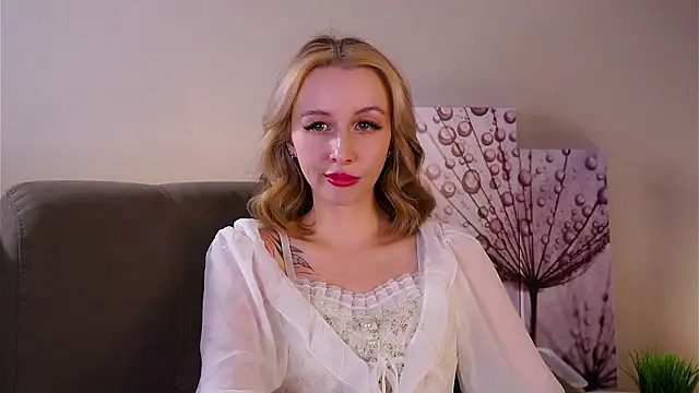 Snapshot of EugeniaEarl chatting on February 21, 1:12 pm EugeniaEarl online show from February 21, 1:12 pm