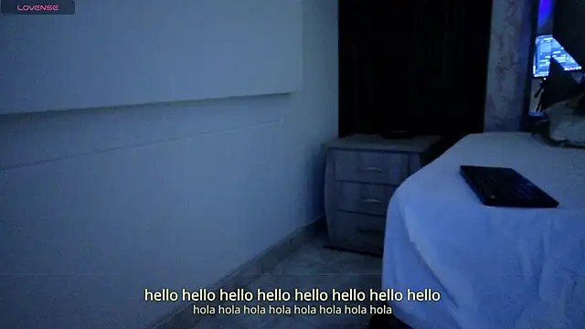 LittleeSara18 online show from April 17, 4:03 am