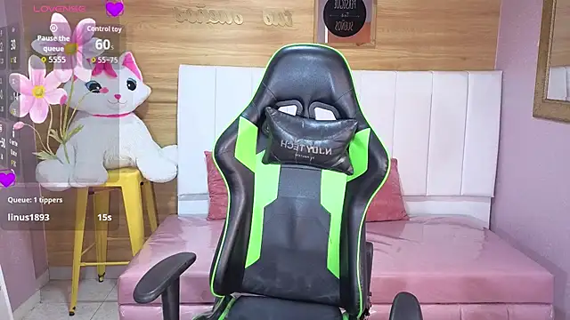 Kylia a online show from April 17, 9:50 pm