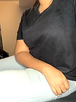 tishacute online show from February 21, 4:30 pm