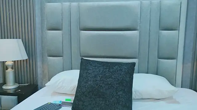 AmberHundson online show from March 6, 7:31 pm