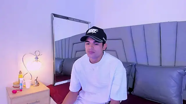 JhoanAndScarlet online show from April 2, 3:37 am