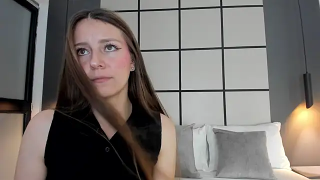 elaia bridge online show from April 9, 7:08 pm