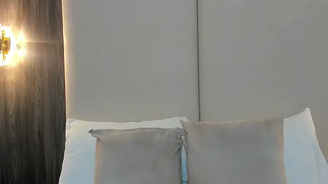 elaia bridge online show from March 31, 7:25 pm