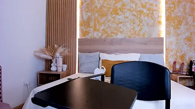 julietta pink online show from March 29, 12:15 pm