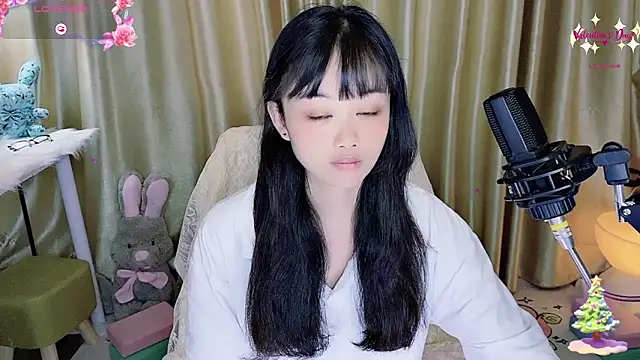 okyssa online show from June 14, 3:19 am