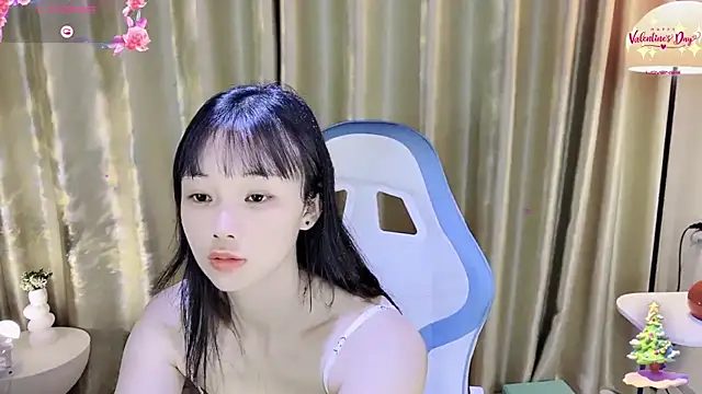 okyssa online show from April 16, 4:17 pm