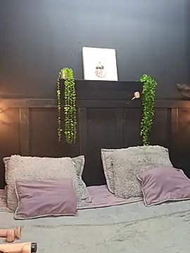 milk chloe  online show from April 21, 1:51 pm