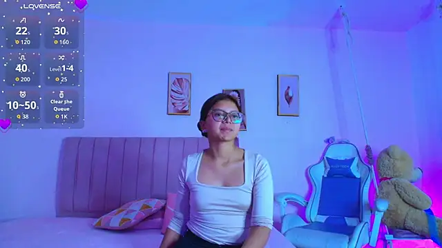 Zoow bluussh online show from March 2, 12:12 pm