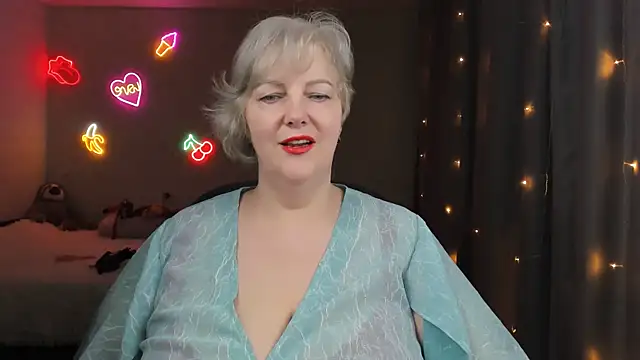 Mary-Leee online show from April 15, 8:04 am