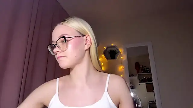 MiaCashe online show from March 2, 3:08 pm