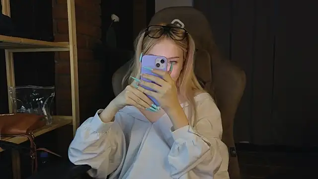 Marta Joy online show from April 18, 1:13 pm