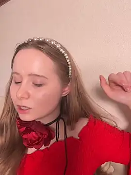 cutefoxieee online show from May 16, 8:08 pm