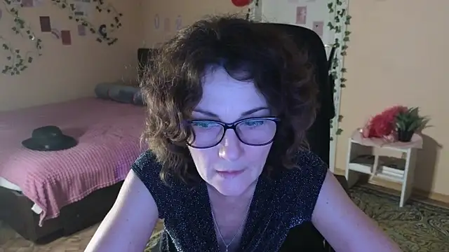 Miss Amberr online show from April 4, 5:01 pm