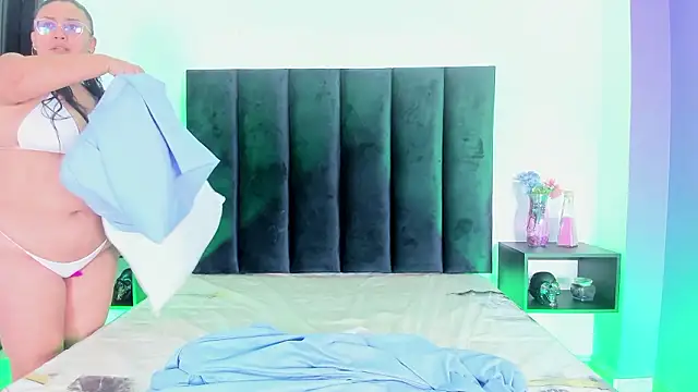 scarlet  ray  online show from March 17, 11:58 am