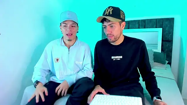 alex and christhoper online show from March 10, 11:09 pm