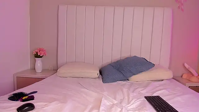 sophia walkett  online show from April 18, 2:30 pm