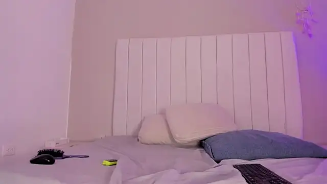 sophia walkett  online show from April 9, 2:11 pm