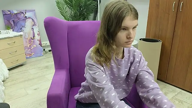 LeaDelessio online show from March 7, 7:37 am