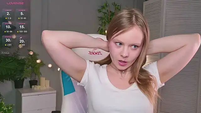 Sophie Peach  online show from April 18, 2:41 pm