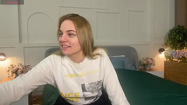 Glow Margo online show from March 12, 1:19 am