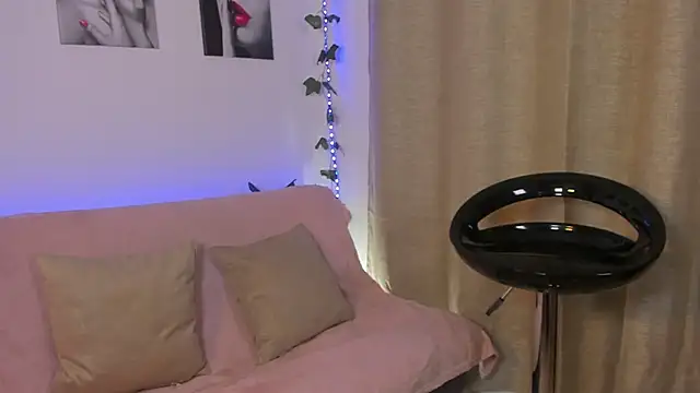 Rebeca Marchetti online show from April 2, 8:39 pm