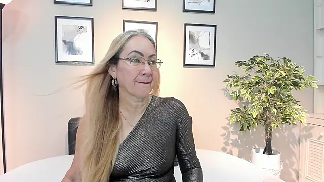 Victoria Firee online show from April 4, 12:15 pm