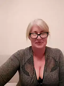 FlirtyFleur-x online show from April 16, 8:19 pm